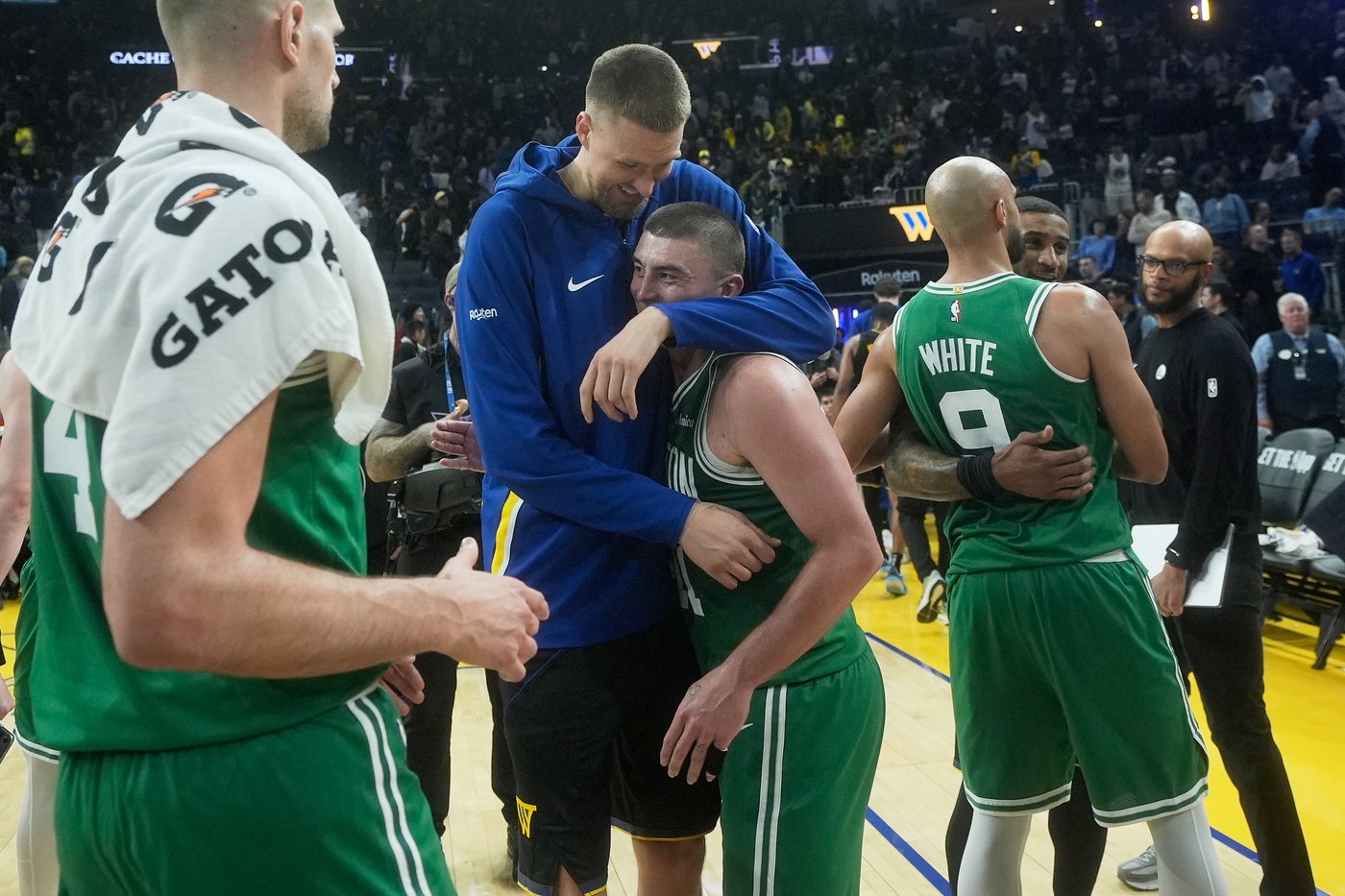 Warriors center Porzingis misses 5th straight game with illness coach Steve Kerr calls "mysterious" | iNFOnews.ca