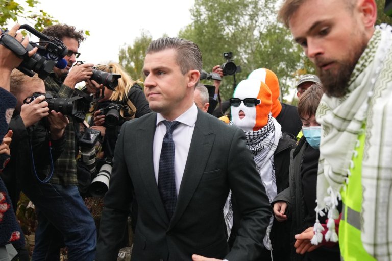 A British court throws out terror-related charge against Irish-language hip-hop group Kneecap member | iNFOnews.ca