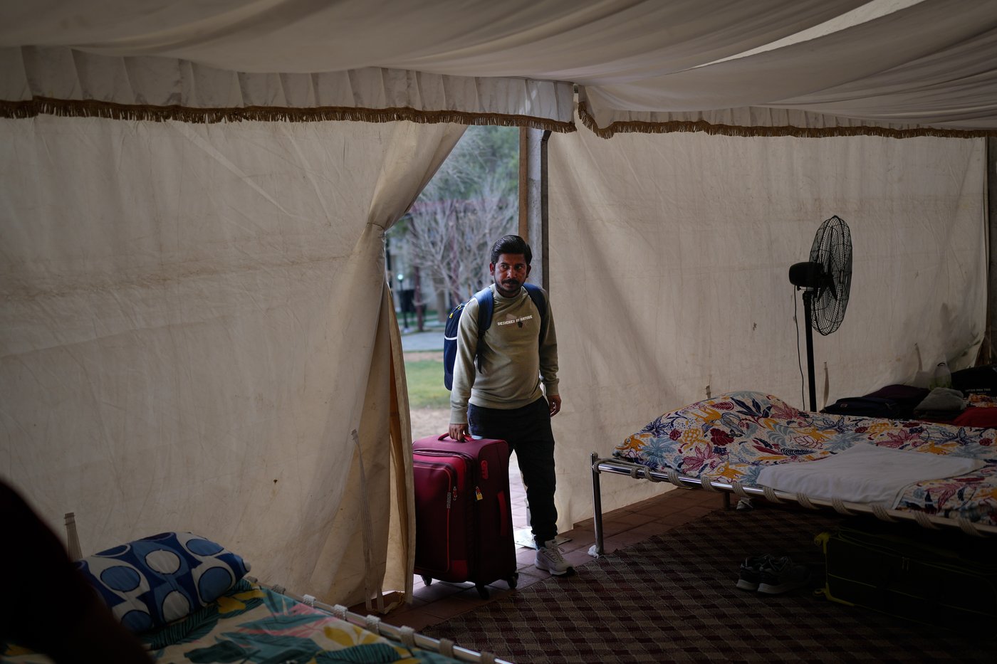Photos show travellers stuck in the UAE taking shelter from war at Indian expat's home | iNFOnews.ca
