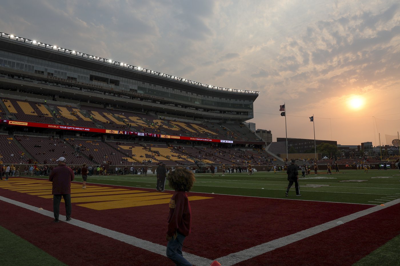 Minnesota upsets No. 11 USC 24-17 on Brosmer's 4th-and-goal sneak with 56 seconds left | iNFOnews.ca Minnesota upsets No. 11 USC 24-17 on Brosmer's 4th-and-goal sneak with 56 seconds left | iNFOnews.ca