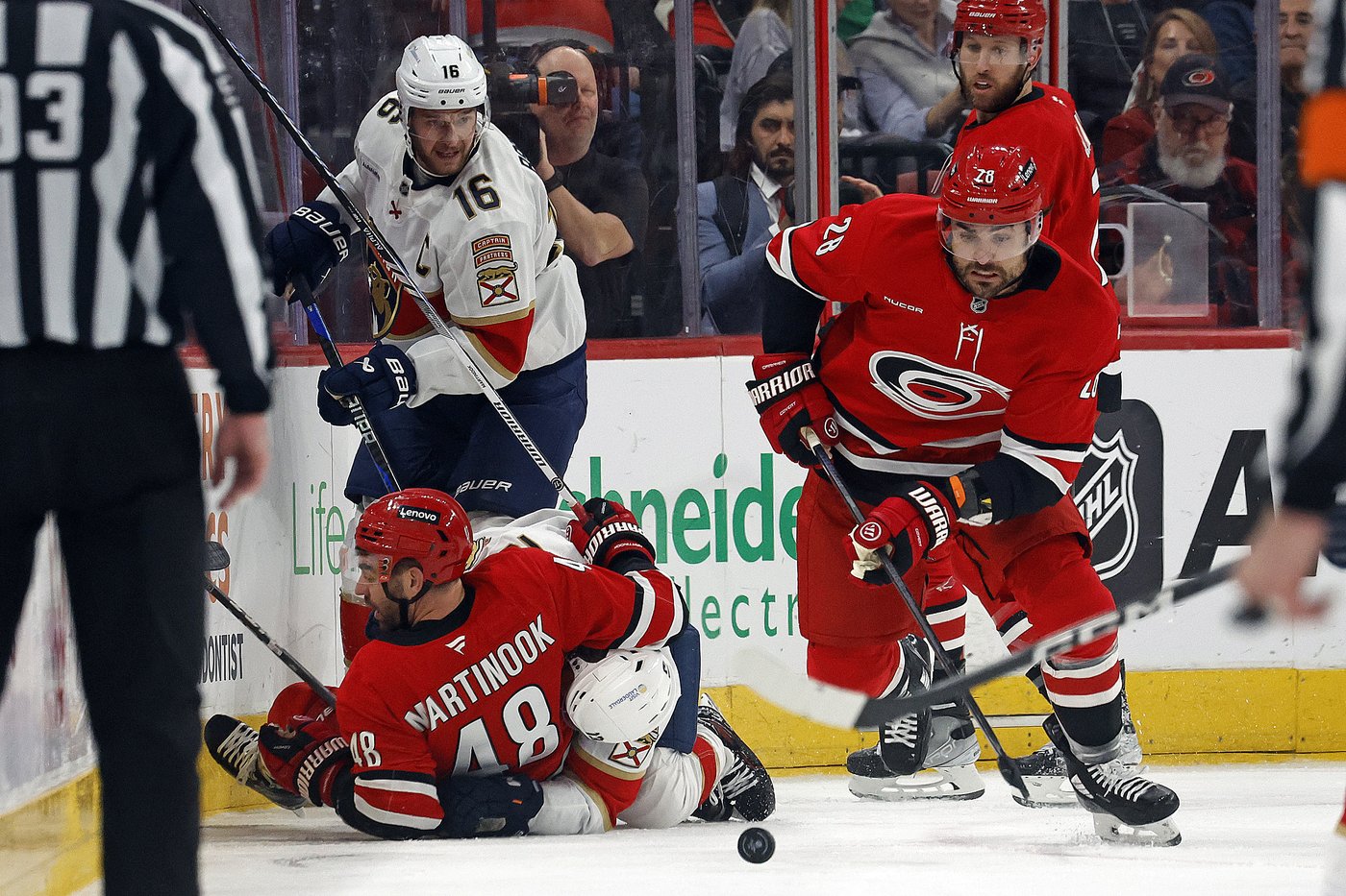 Greer, Lundell help Panthers beat back Hurricanes 6-3 | iNFOnews.ca