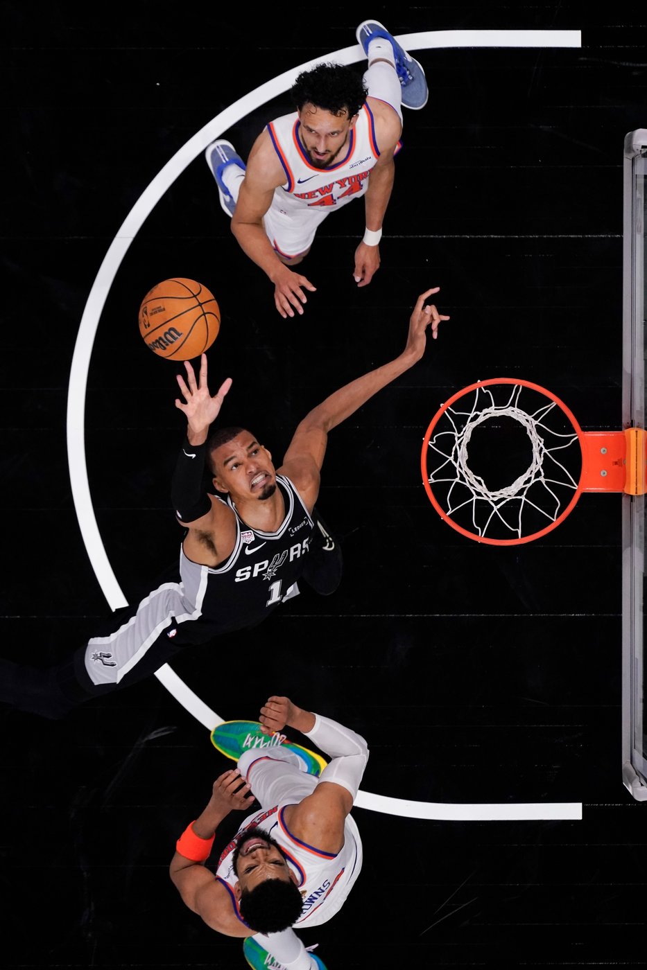 See the world in vertical: Top photos by AP photojournalists | iNFOnews.ca