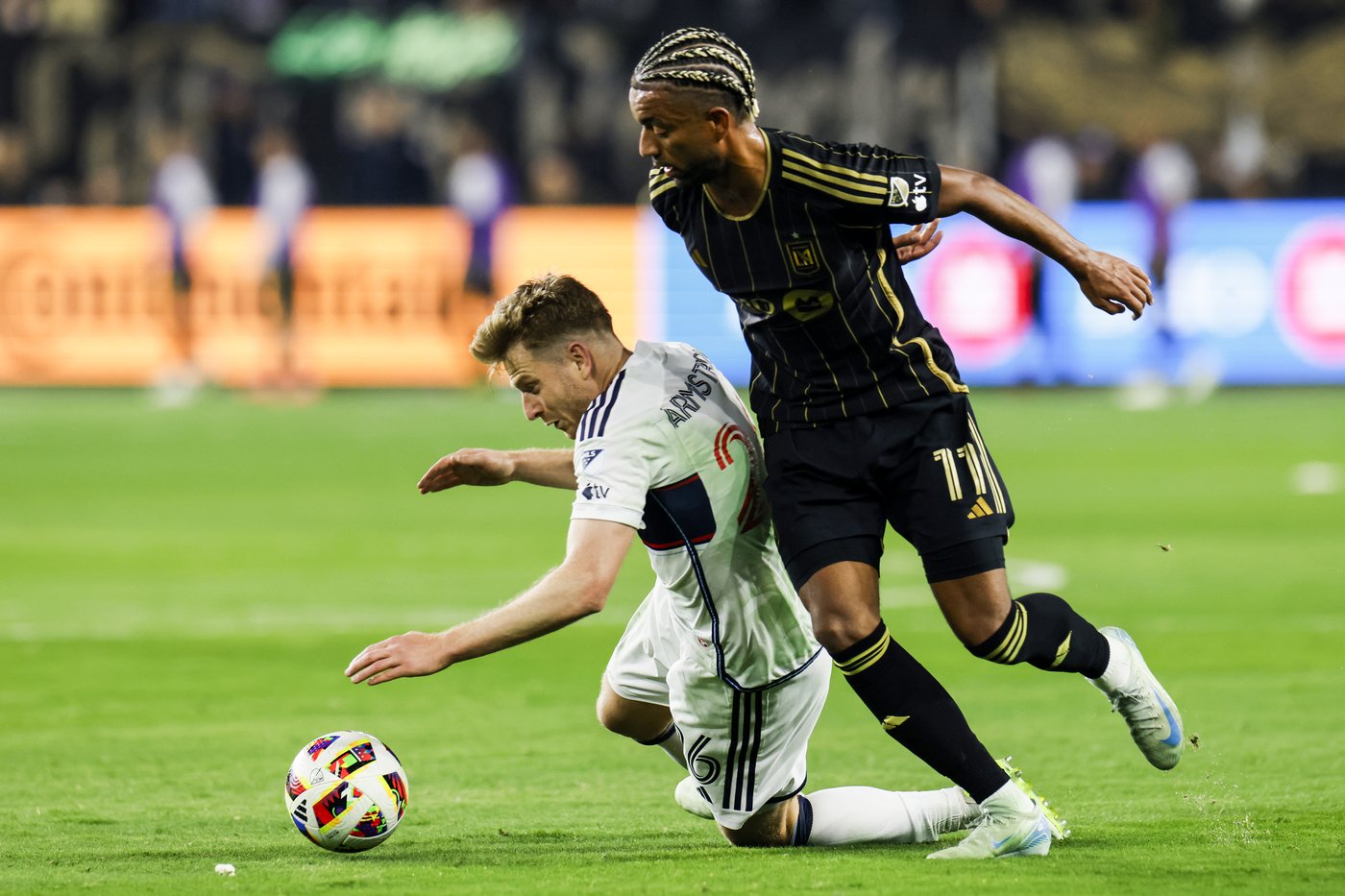 Mateusz Bogusz, Hugo Lloris lead LAFC over Whitecaps 1-0 in rubber match of first-round MLS series | iNFOnews.ca