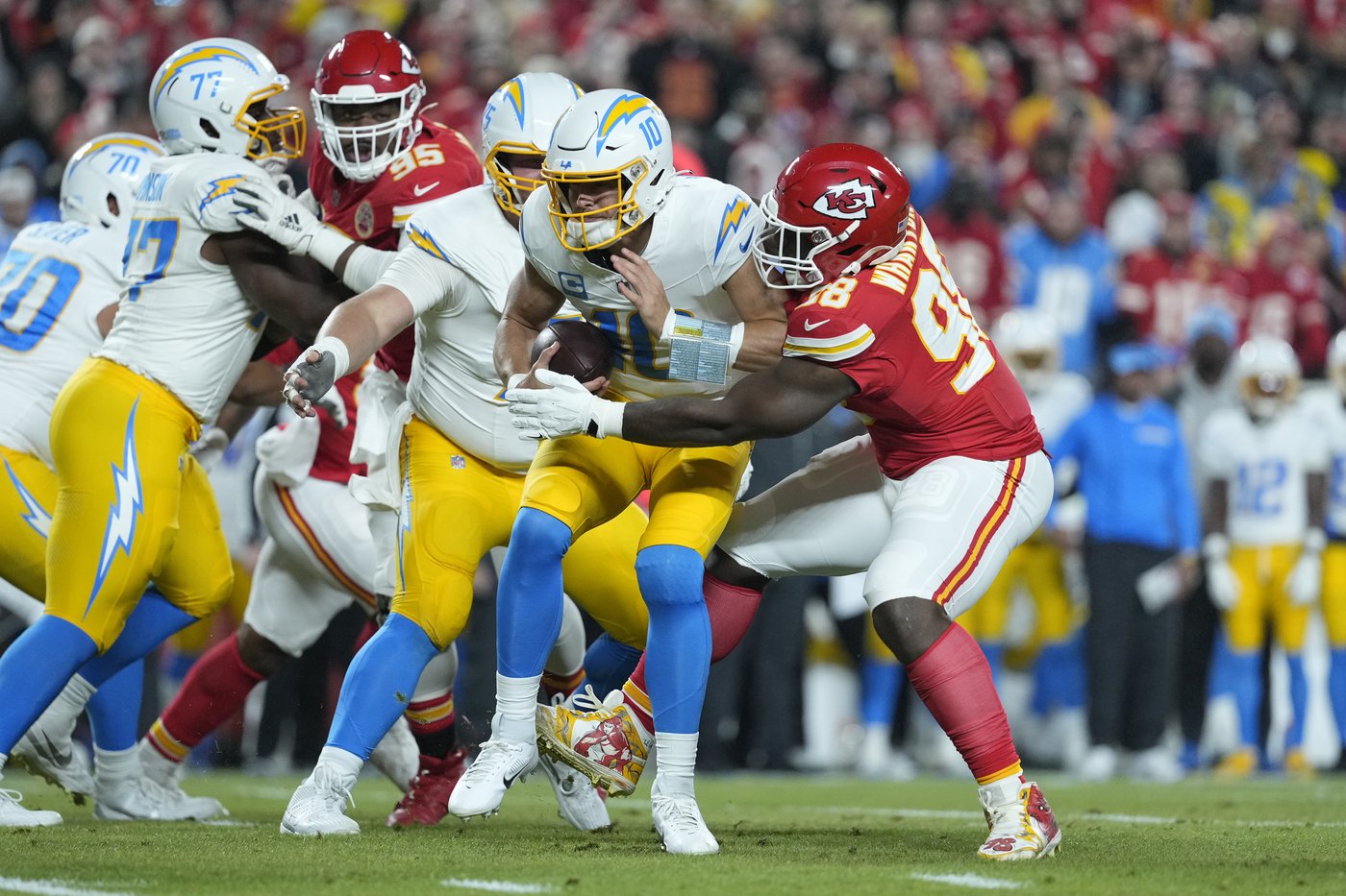 Chargers QB Justin Herbert does not practice because of left ankle injury | iNFOnews.ca
