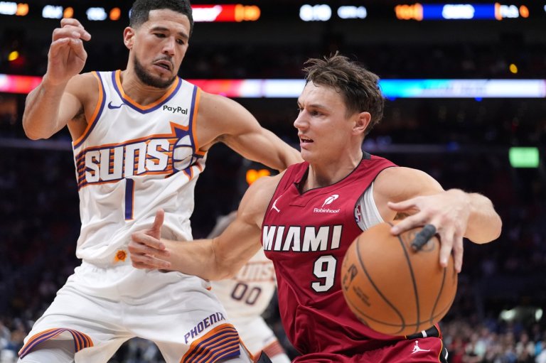 Suns star Devin Booker out against Pistons after injuring ankle in previous game against Heat | iNFOnews.ca