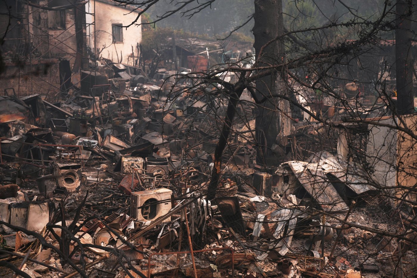 Europe battles fast-moving wildfires sweeping across Spain and France, in photos | iNFOnews.ca