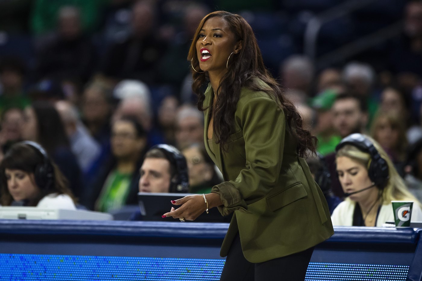 No. 3 Notre Dame women rout Virginia for Olivia Miles' 100th career win | iNFOnews.ca