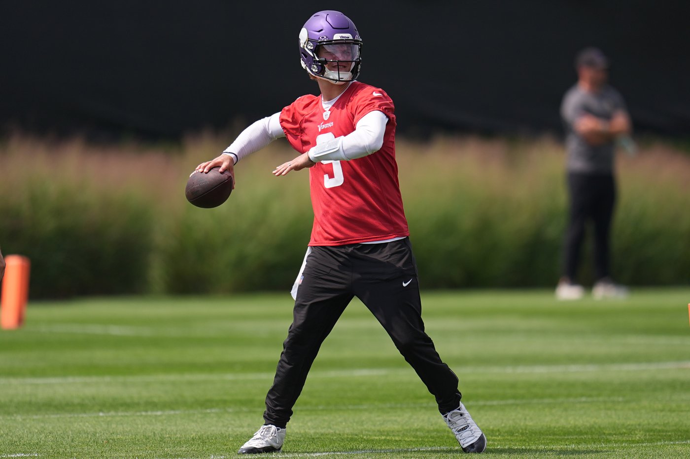 Vikings camp opens with the QBs and their teammates playing it cool over the spotlighted competition | iNFOnews.ca Vikings camp opens with the QBs and their teammates playing it cool over the spotlighted competition | iNFOnews.ca