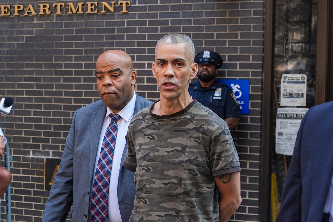 NYC stabbings suspect arrested on hate crime charge in 1 attack, but not a 2nd | iNFOnews.ca NYC stabbings suspect arrested on hate crime charge in 1 attack, but not a 2nd | iNFOnews.ca