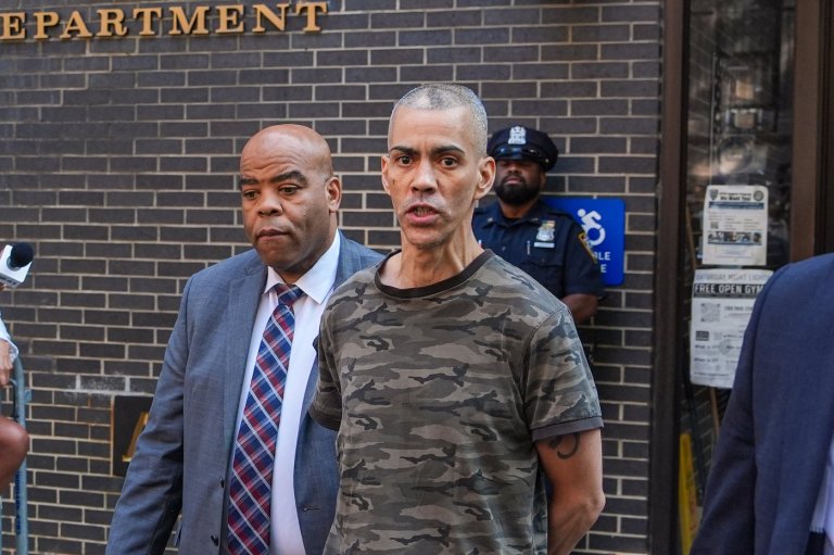 NYC stabbings suspect arrested on hate crime charge in 1 attack, but not a 2nd | iNFOnews.ca