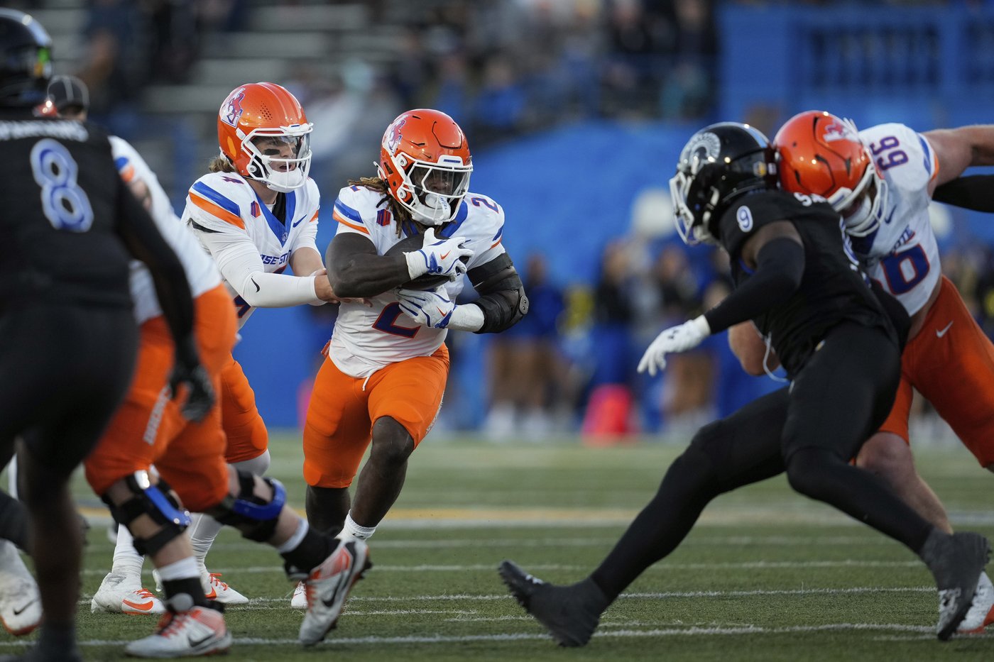 Ashton Jeanty runs for 159 yards and 3 TDs as No. 13 Boise State beats San Jose State 42-21 | iNFOnews.ca