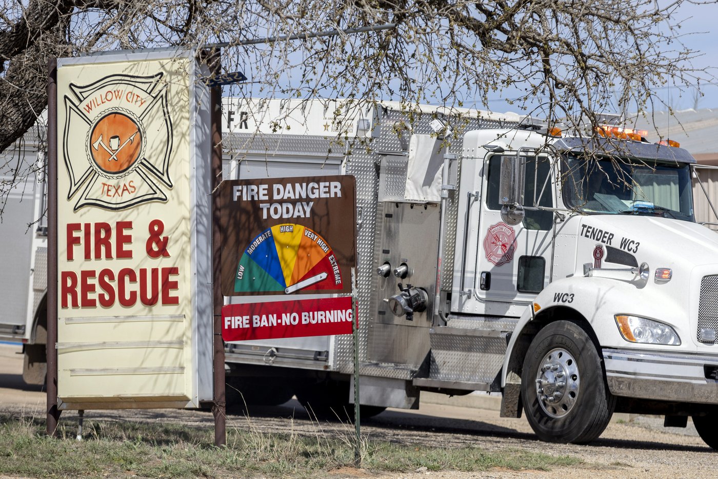 As Oklahoma reels from deadly wildfires, authorities warn of fresh fire threat | iNFOnews.ca