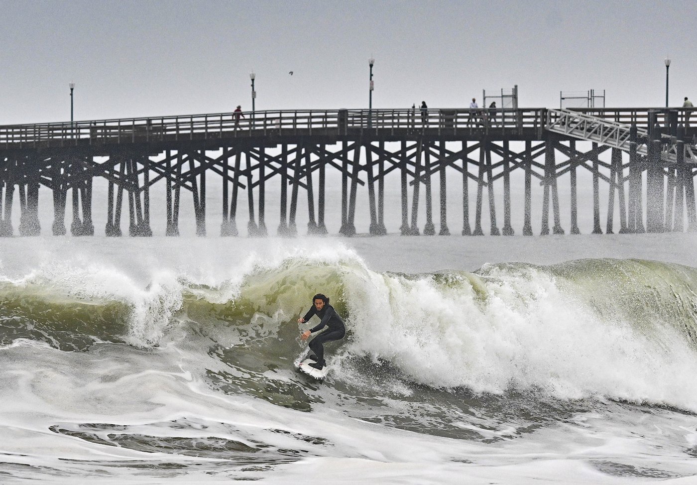 2 rescued after California pier partially collapses due to heavy surf from major Pacific storm | iNFOnews.ca