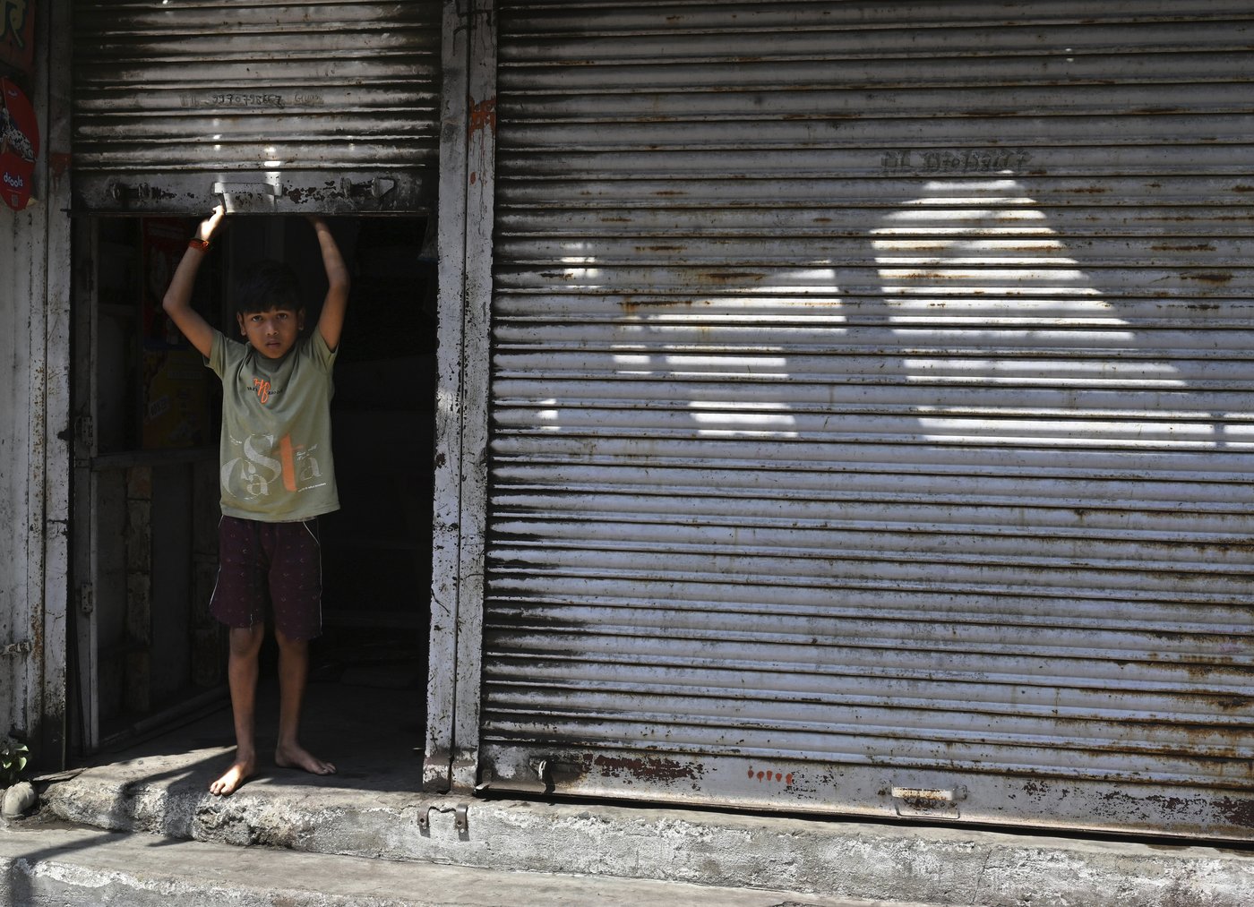 Indian city sets curfew after Hindu groups demand demolition of 17th century Muslim ruler's tomb | iNFOnews.ca Indian city sets curfew after Hindu groups demand demolition of 17th century Muslim ruler's tomb | iNFOnews.ca