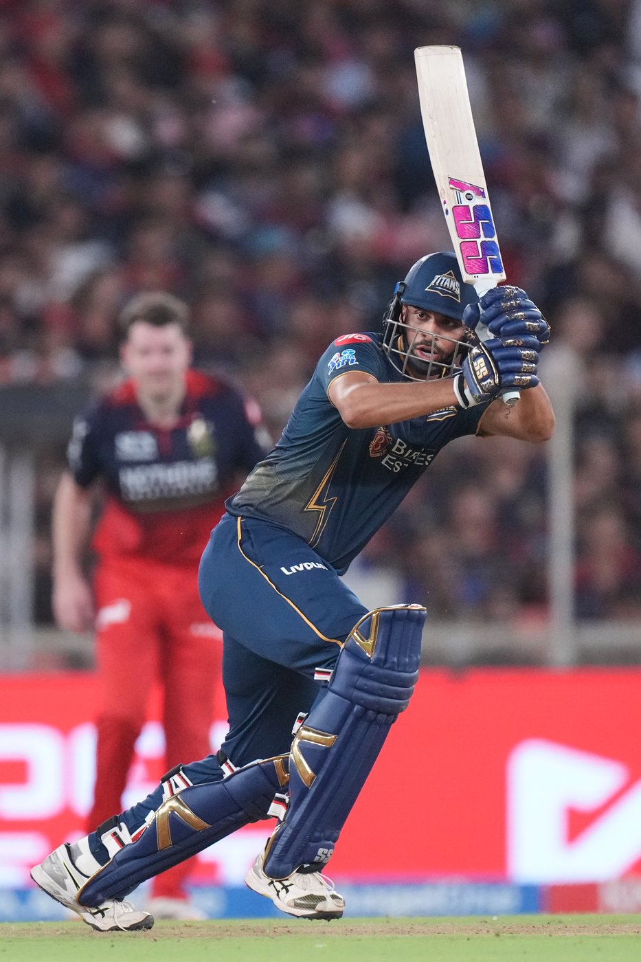 Kohli leads Bengaluru to 5-wicket win over Gujarat in Indian Premier League final | iNFOnews.ca Kohli leads Bengaluru to 5-wicket win over Gujarat in Indian Premier League final | iNFOnews.ca