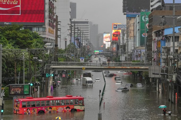Heavy rain and flooding in Bangkok disrupts traffic and prompts evacuations | iNFOnews.ca