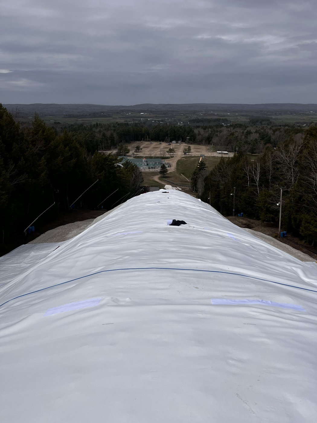 N.S. resort is the latest using high-tech blankets to save snow for next ski season | iNFOnews.ca