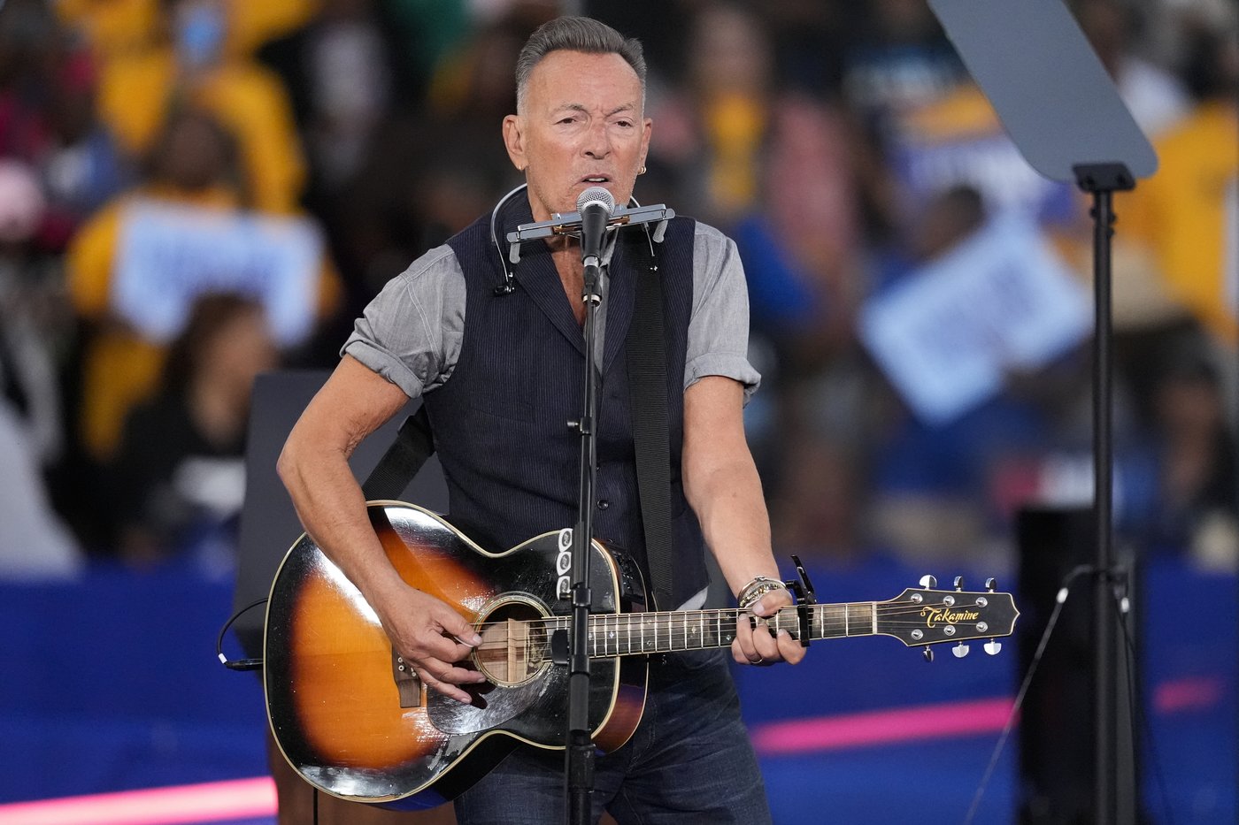 Obama, Springsteen boost Harris as she warns of ‘brutally serious’ consequences if Trump wins | iNFOnews.ca