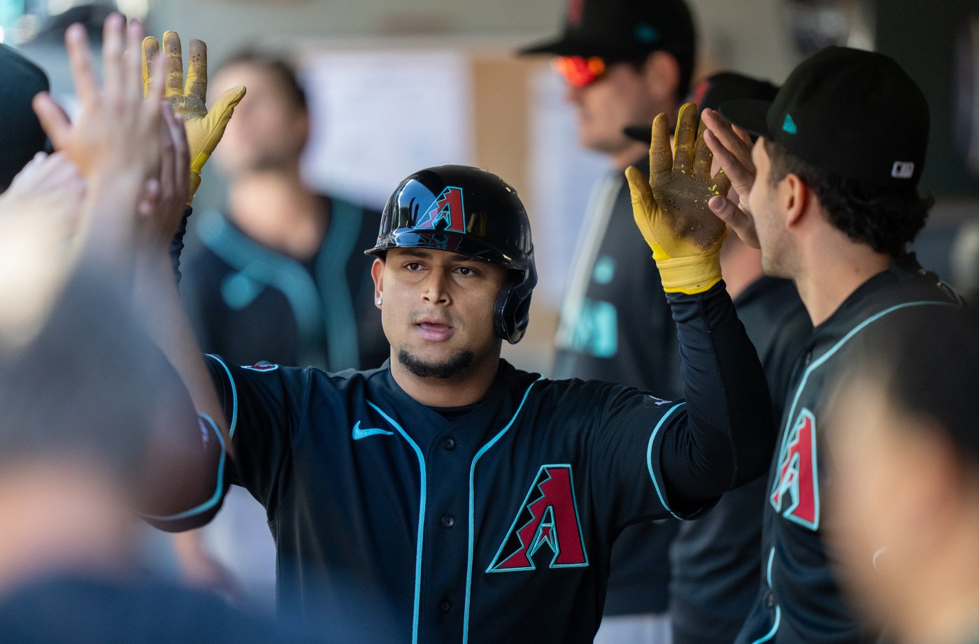 Robles' infield single in the 10th inning lifts the Mariners to a 3-2 win over the Diamondbacks | iNFOnews.ca