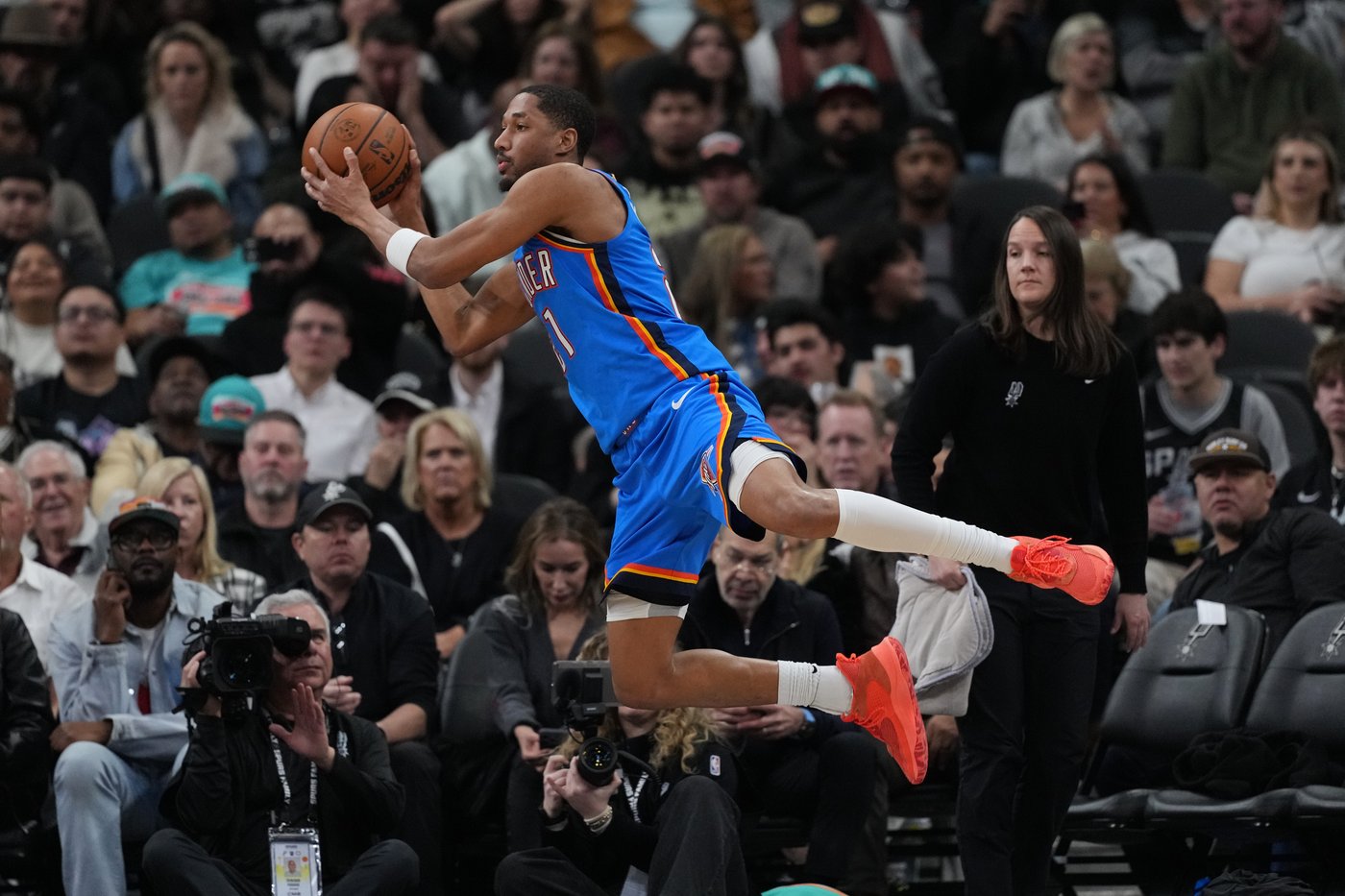 Johnson, Wembanyama lead Spurs to 4th win over OKC, beating the injury-depleted Thunder 116-106 | iNFOnews.ca Johnson, Wembanyama lead Spurs to 4th win over OKC, beating the injury-depleted Thunder 116-106 | iNFOnews.ca