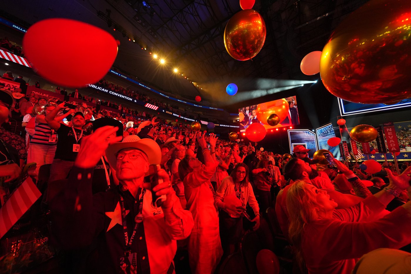 Trump takes center stage at Republicans’ first midterm convention, in photos | iNFOnews.ca