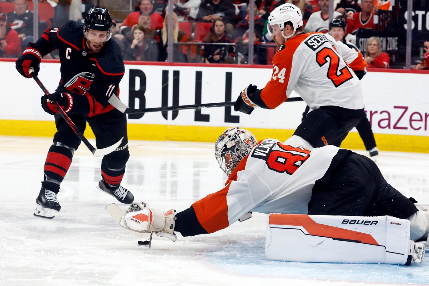 Hurricanes blow past Flyers 3-0 in opener of Round 2 series | iNFOnews.ca Hurricanes blow past Flyers 3-0 in opener of Round 2 series | iNFOnews.ca