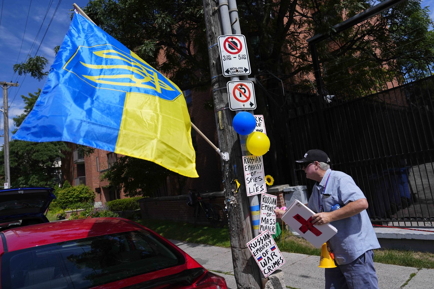 Russian embassy protesters keep daily picket, 4.5 years into Ukraine invasion | iNFOnews.ca Russian embassy protesters keep daily picket, 4.5 years into Ukraine invasion | iNFOnews.ca