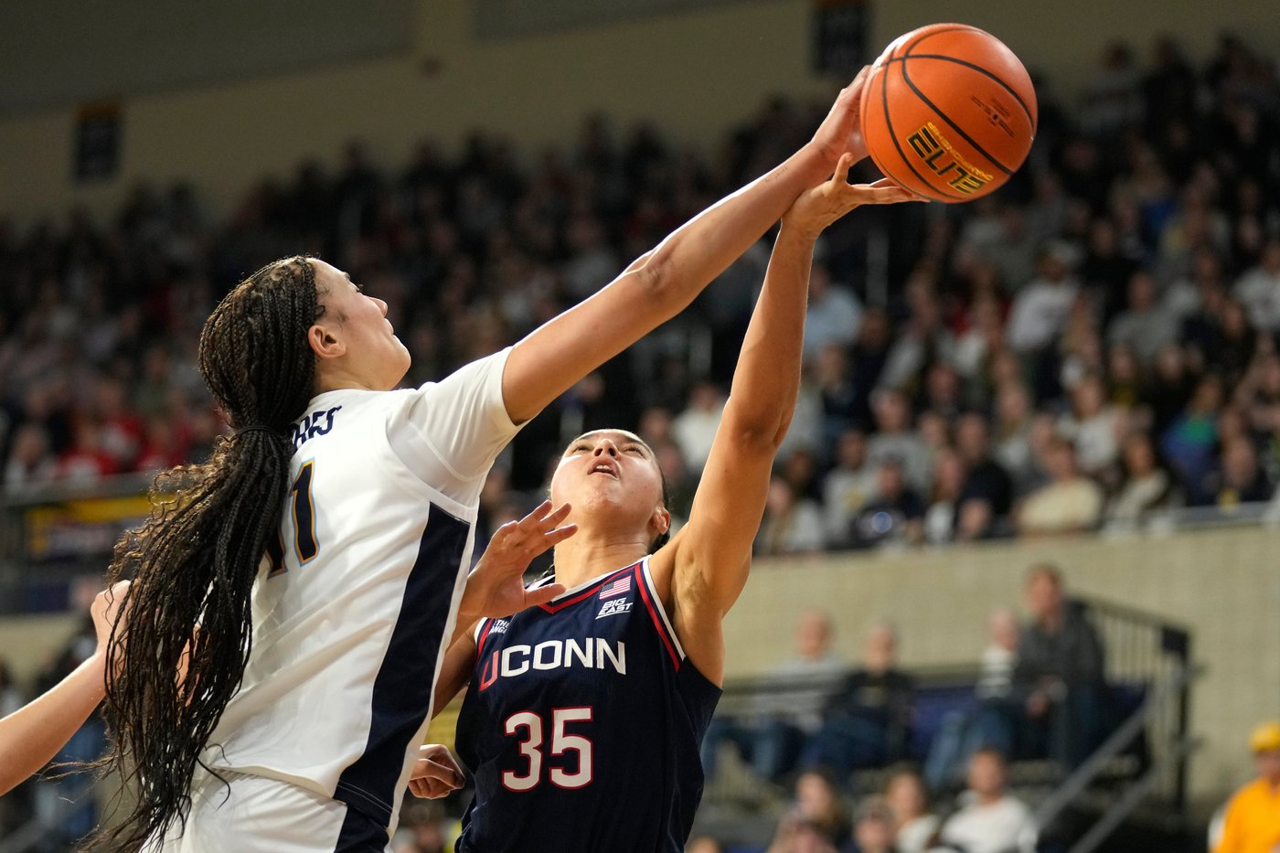 Fudd and Strong lead No. 1 UConn to 71-56 victory over Marquette for 43rd straight win | iNFOnews.ca