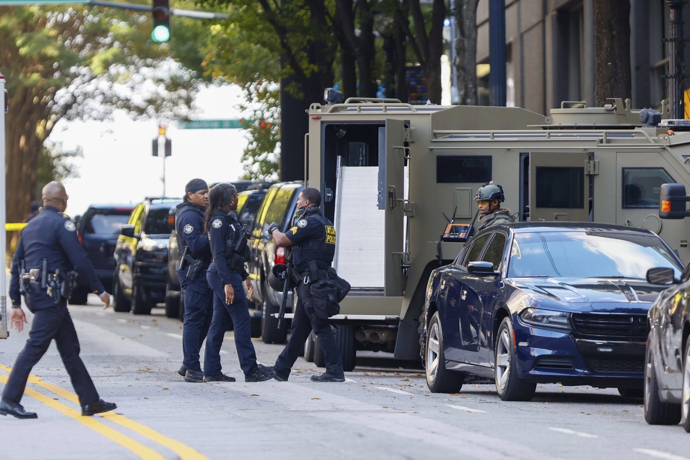 Active shooter at Atlanta hotel is taken into custody after multiple shots fired | iNFOnews.ca Active shooter at Atlanta hotel is taken into custody after multiple shots fired | iNFOnews.ca