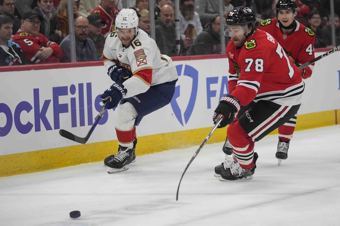 Mrazek makes 32 saves as the Blackhawks beat the Panthers 3-1 | iNFOnews.ca