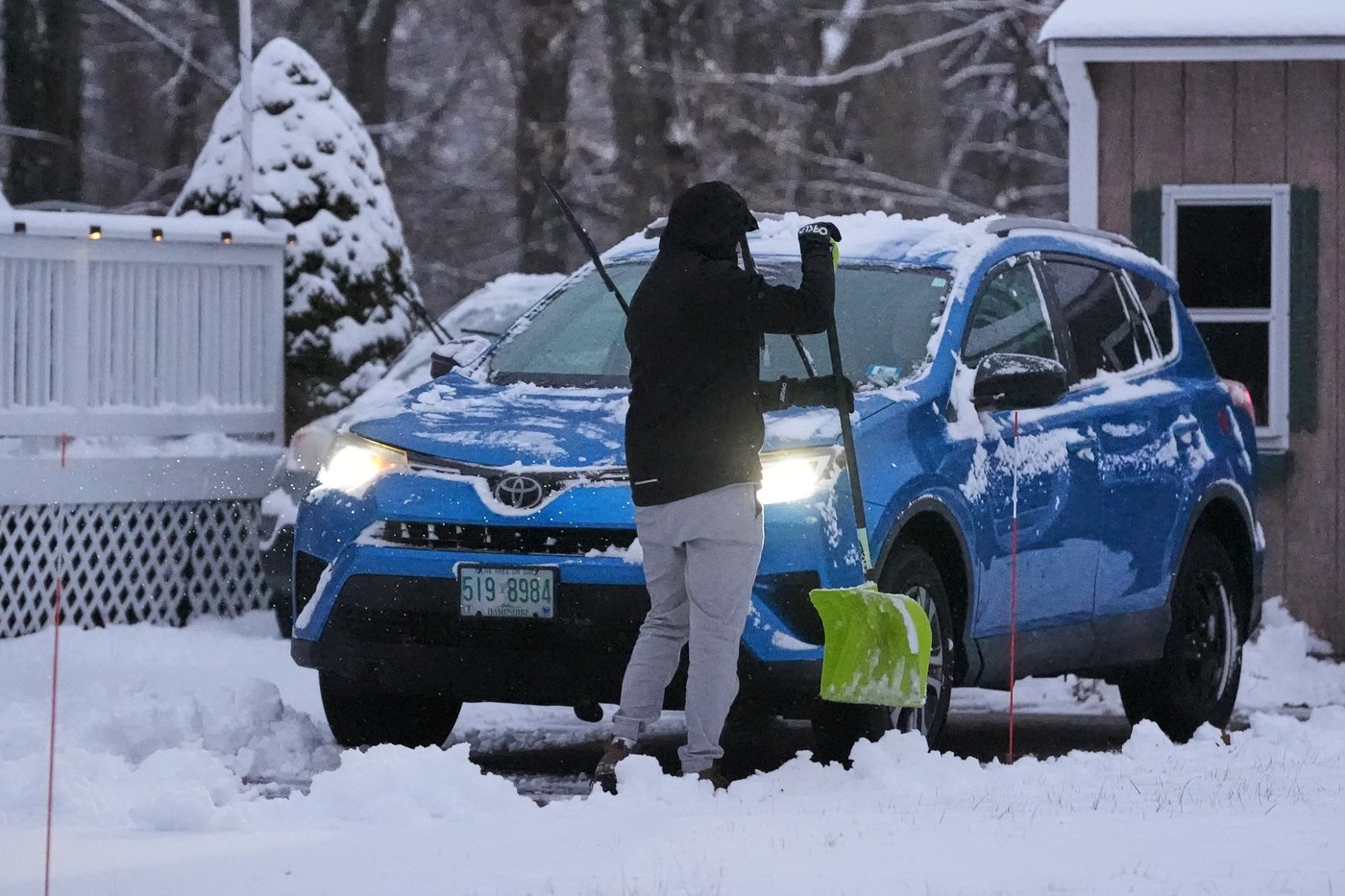 Winter's first big snowstorm hits the Northeast as schools close and traffic slows | iNFOnews.ca
