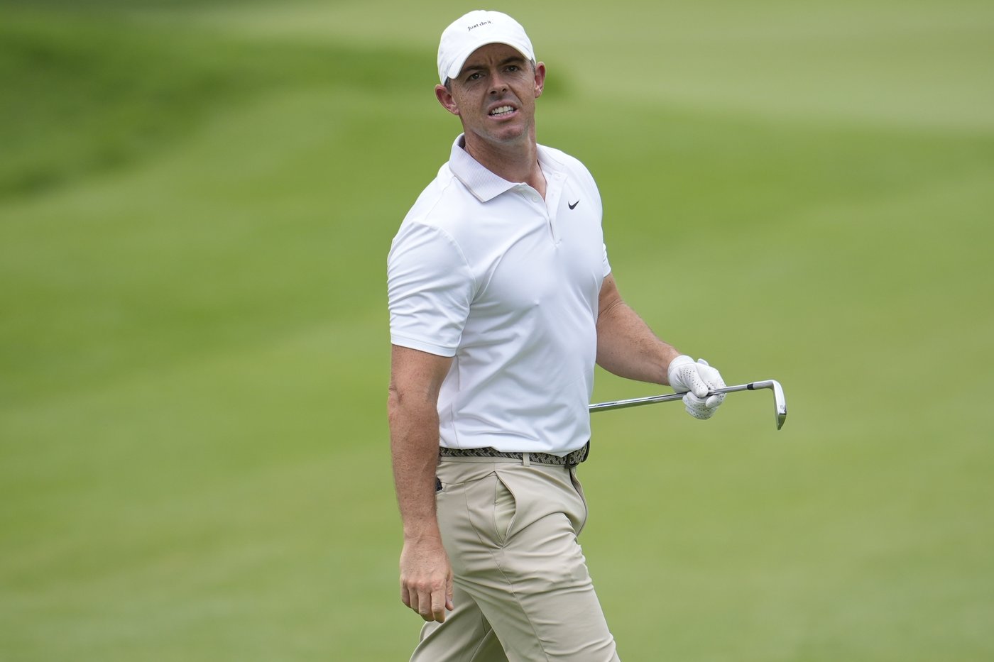 Russell Henley birdies last 3 holes for a 61 to lead Tour Championship over Scheffler | iNFOnews.ca
