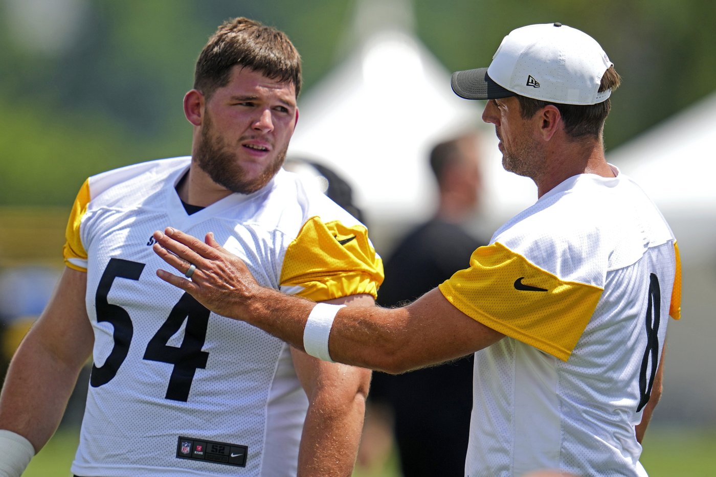 Aaron Rodgers' first training camp in Pittsburgh starts with a meaningless pick and careful optimism | iNFOnews.ca