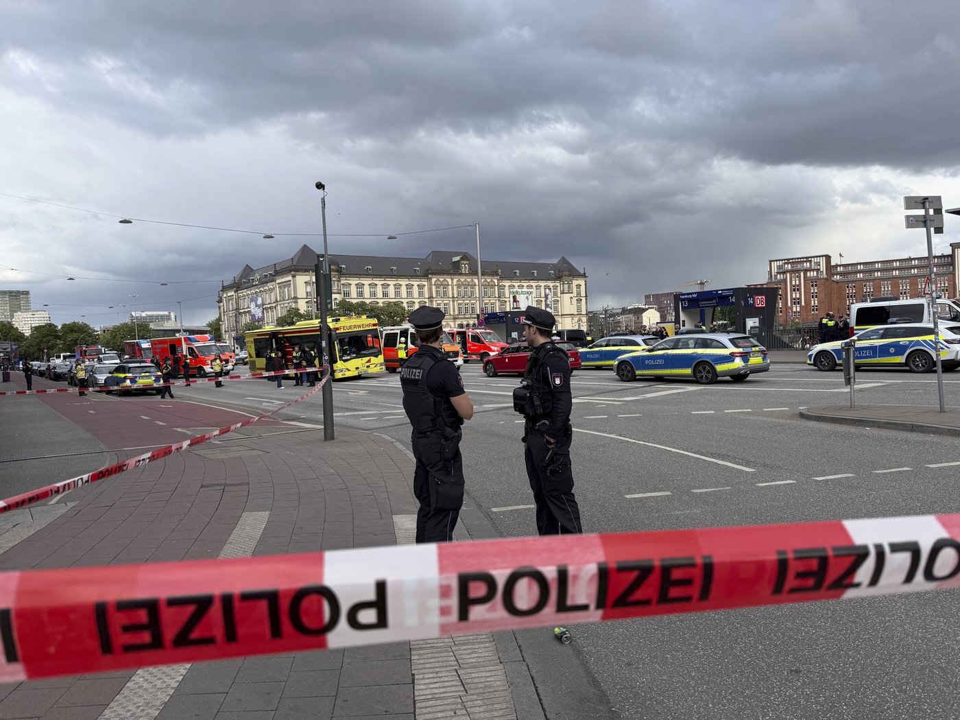 A stabbing at Hamburg's central train station causes multiple injuries. A woman is arrested | iNFOnews.ca
