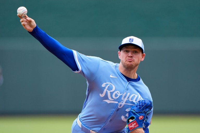 Kolek throws complete-game shutout and Royals top Mariners to end 4-game skid | iNFOnews.ca