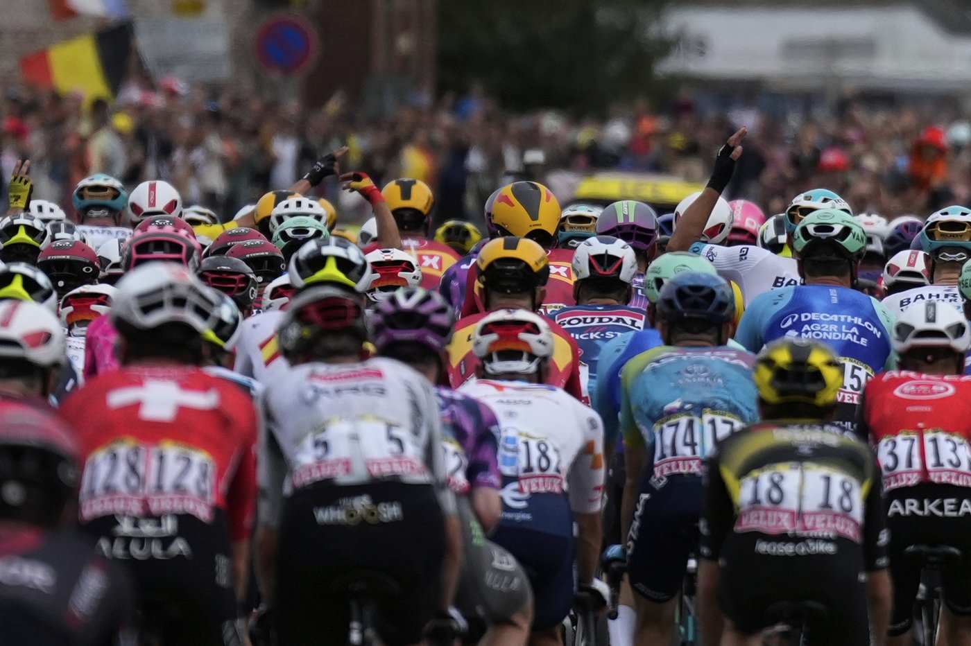 Tour de France: Philipsen wins first stage, Pogačar finishes safely | iNFOnews.ca