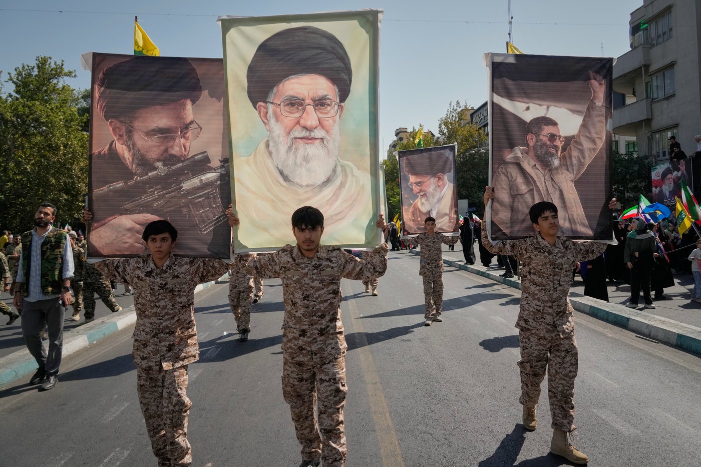 Iran stages massive Tehran rally as volunteers pledge to take up arms, in photos | iNFOnews.ca