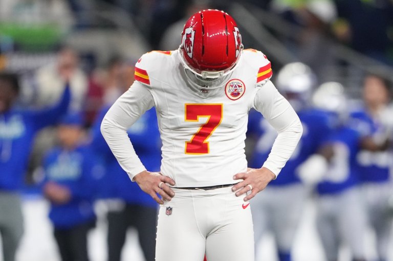 Seahawks rout the Chiefs as Harrison Butker misses 2 more kicks in a dismal all-around showing | iNFOnews.ca