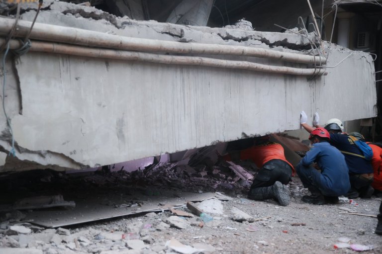 At least 91 students remain buried in rubble 2 days after school collapse in Indonesia | iNFOnews.ca