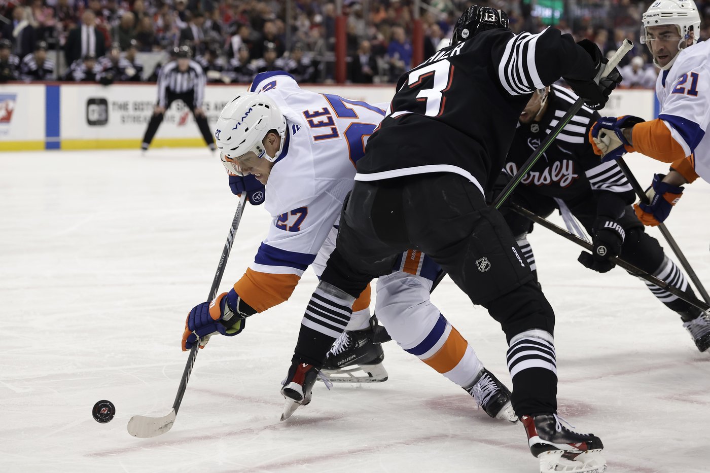 Bo Horvat scores, Ilya Sorokin makes 25 saves and Islanders top Devils 1-0 | iNFOnews.ca