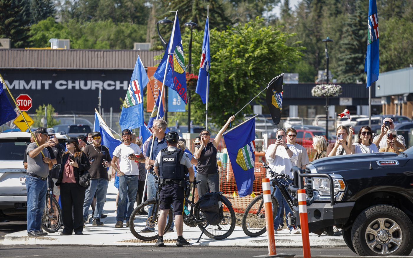 Carney comes to Alberta, talks housing, rides a sprayer, hears from separatists | iNhome