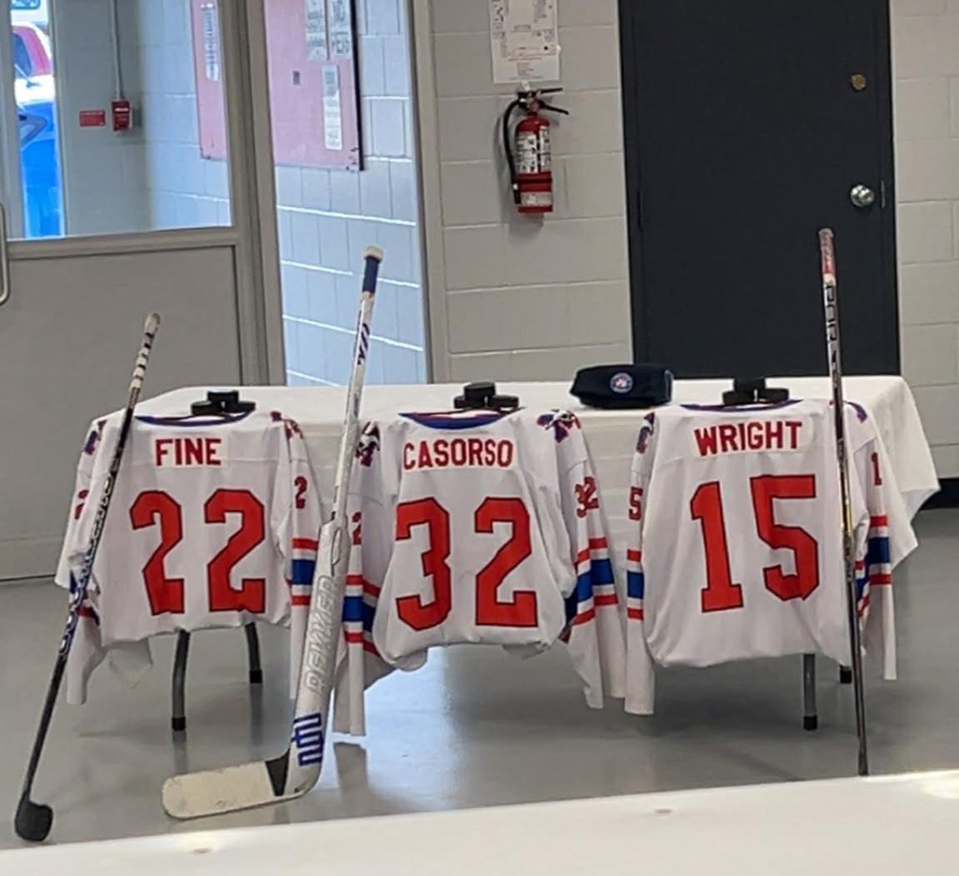 'Grieving together': 3 players on Alberta junior hockey team dead in vehicle crash | iNFOnews.ca 'Grieving together': 3 players on Alberta junior hockey team dead in vehicle crash | iNFOnews.ca