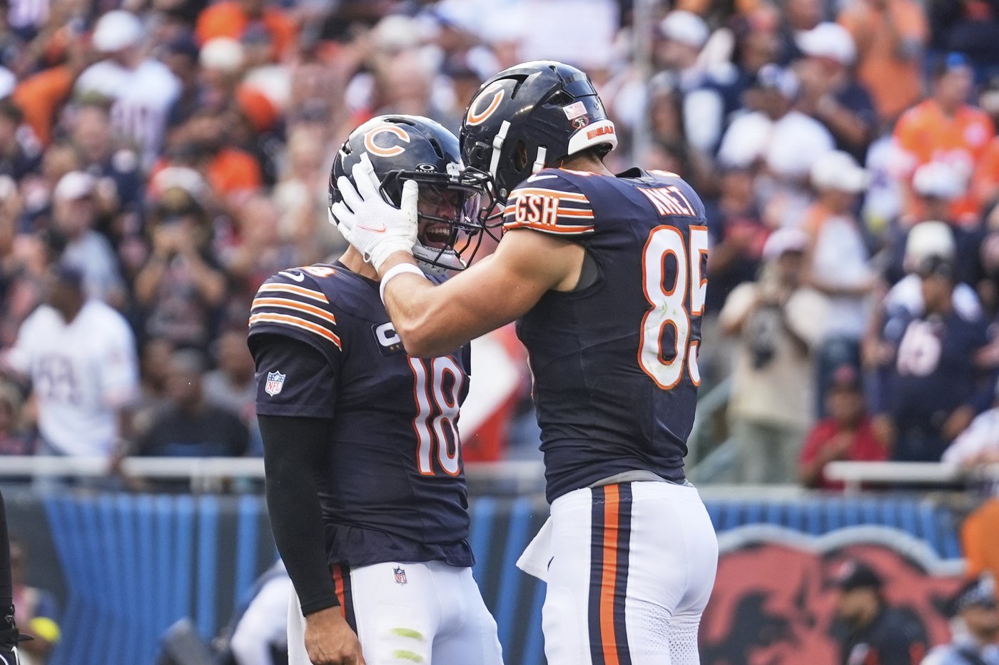 Caleb Williams ties career high with 4 TD passes, Ben Johnson gets 1st win as Bears beat Cowboys | iNFOnews.ca