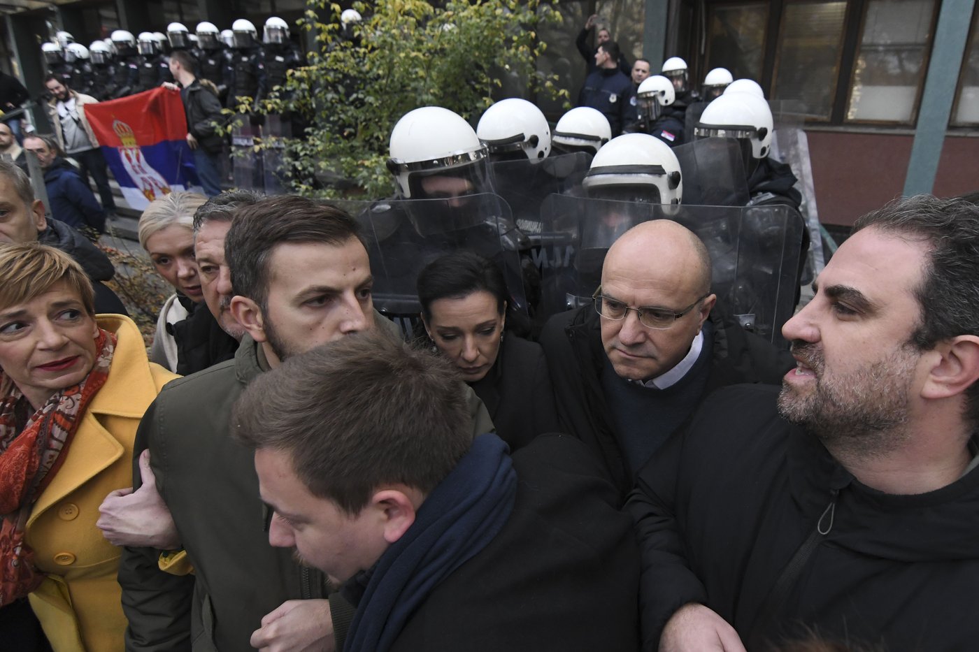 Protesters scuffle with police in Serbia as they demand arrests over a deadly roof collapse | iNFOnews.ca Protesters scuffle with police in Serbia as they demand arrests over a deadly roof collapse | iNFOnews.ca