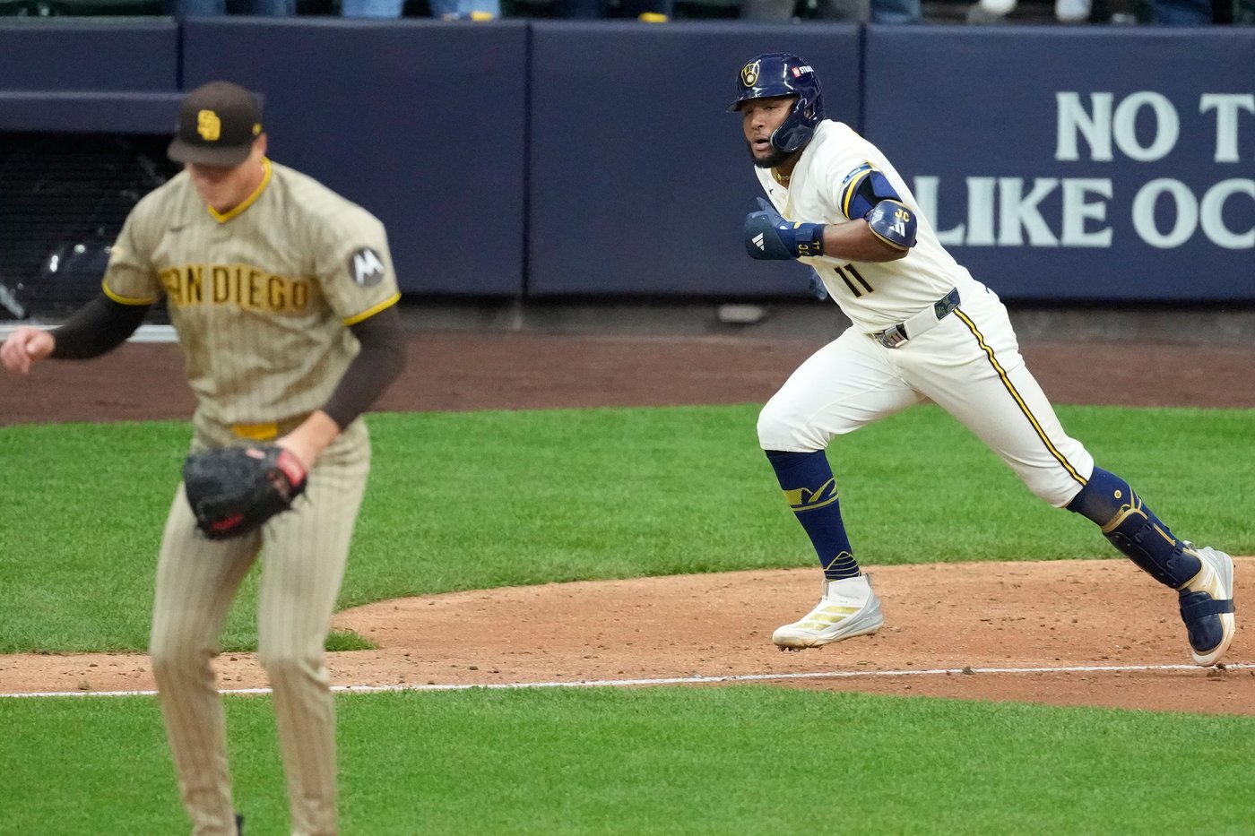 Padres dismiss Mason Miller pitch-tipping speculation, prepare to face Brewers with season on line | iNFOnews.ca