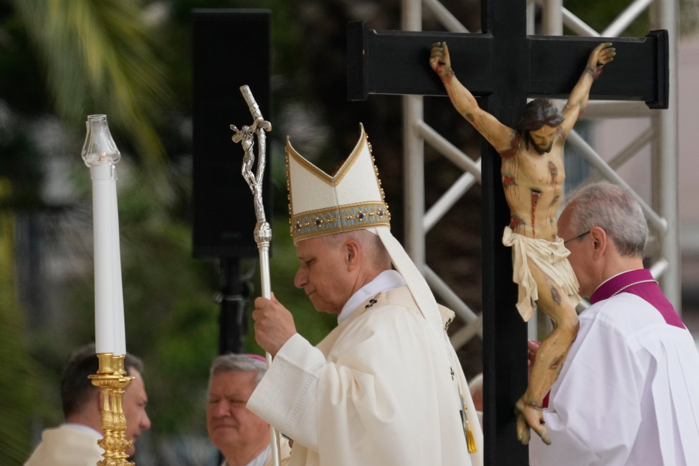 Pope prays for end to 'fratricidal hatred' as he celebrates anniversary with visit to Pompeii | iNFOnews.ca