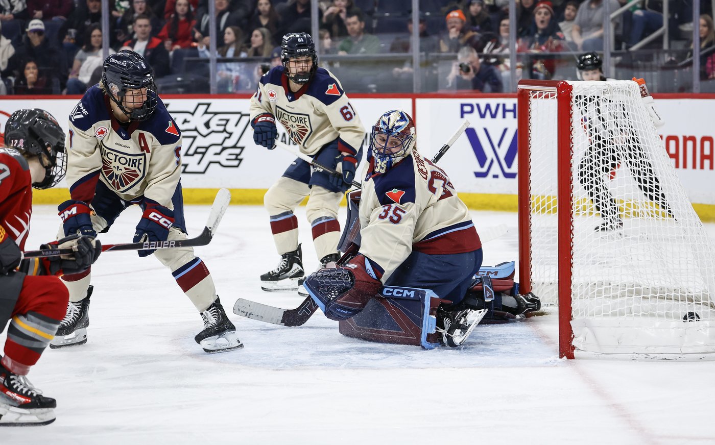 Leslie plays OT hero as Charge edge Victoire 2-1 in Winnipeg | iNFOnews.ca