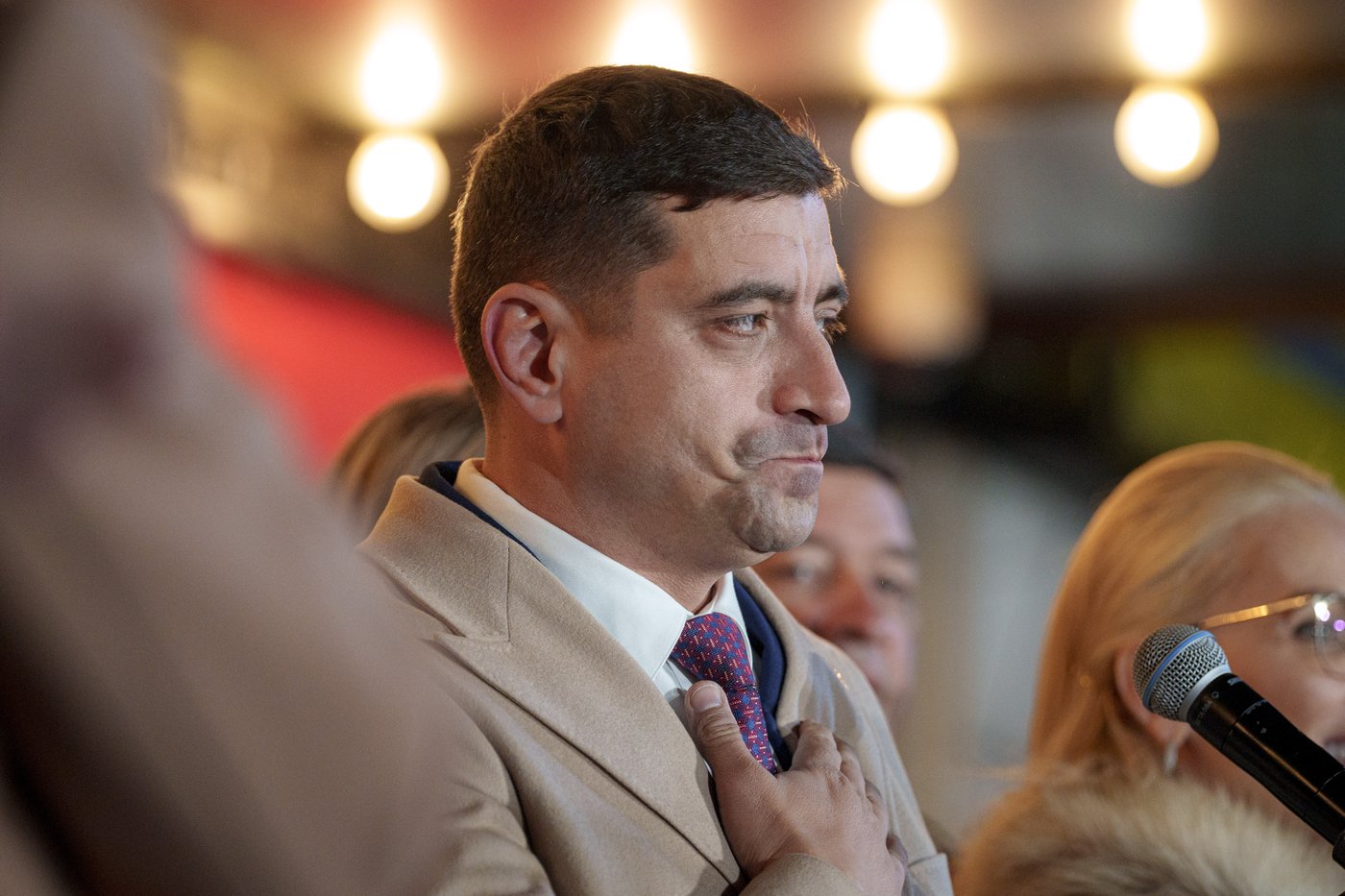 Romania in shock after far-right populist enters presidential election's runoff with most votes | iNFOnews.ca
