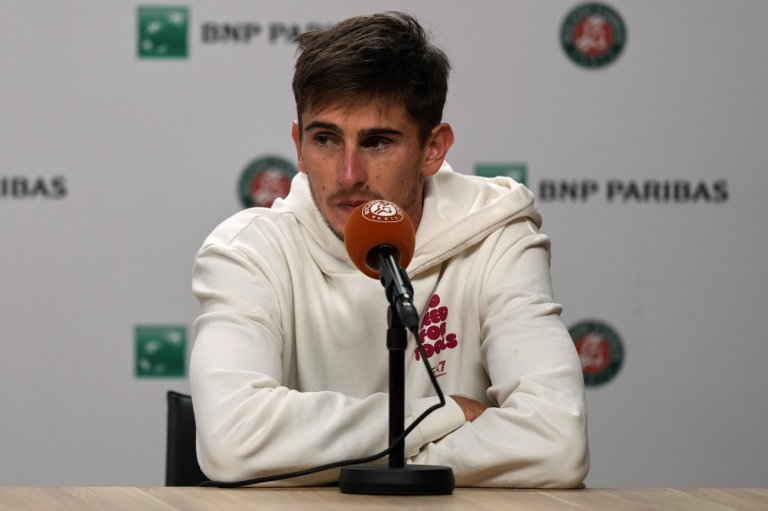 Sick and sleepless Arnaldi pulls out of French Open semifinal after night of vomiting | iNFOnews.ca