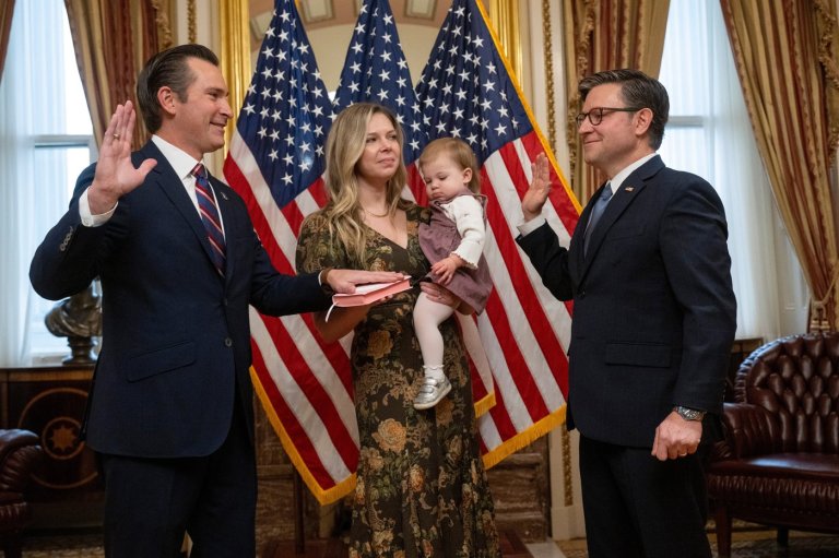 Republican Matt Van Epps is sworn in as the newest House member days after winning election | iNFOnews.ca